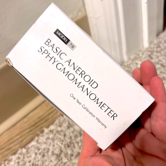 NIB 🩺🫀 BASIC ANEROID ADULT MEDICAL SPHYGMOMANOMETER BLOOD PRESSURE CUFF w/BAG - Picture 10 of 11